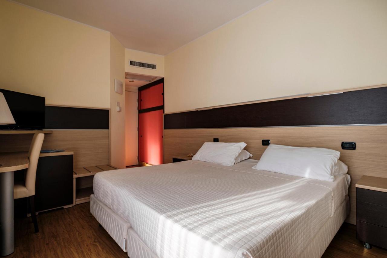 Hotel Augustus Ριτσόνε Εξωτερικό φωτογραφία