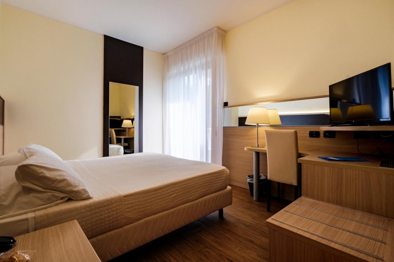 Hotel Augustus Ριτσόνε Εξωτερικό φωτογραφία