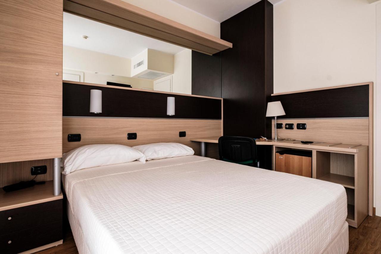 Hotel Augustus Ριτσόνε Εξωτερικό φωτογραφία