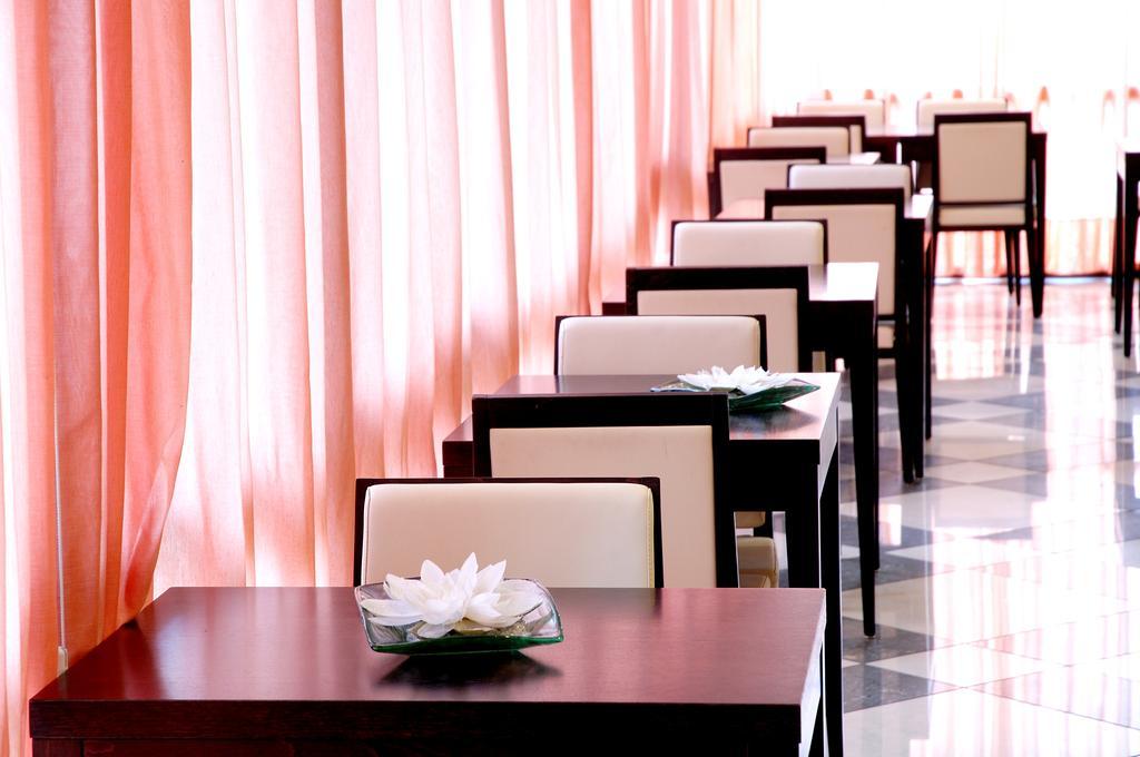 Hotel Augustus Ριτσόνε Εστιατόριο φωτογραφία