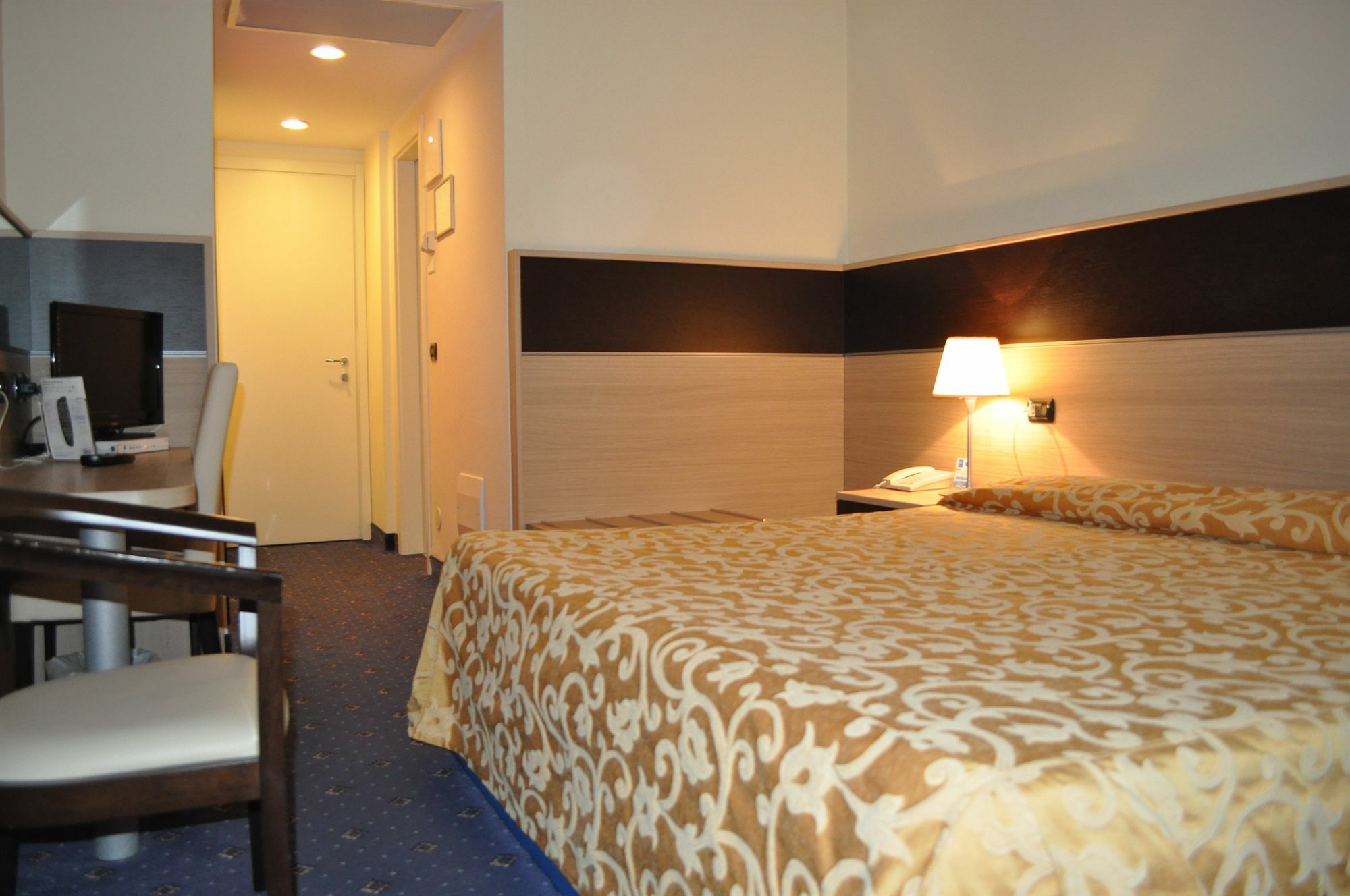 Hotel Augustus Ριτσόνε Εξωτερικό φωτογραφία